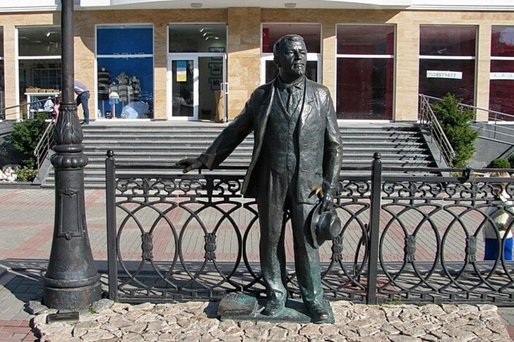 Памятник Куприну.