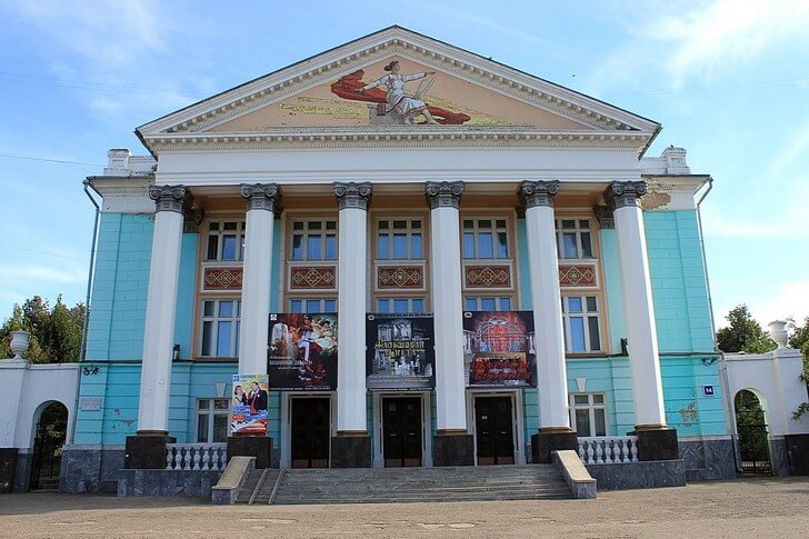 Русский драматический театр.