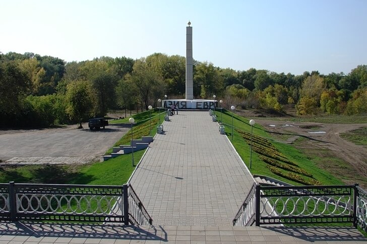 Стела «Европа-Азия».