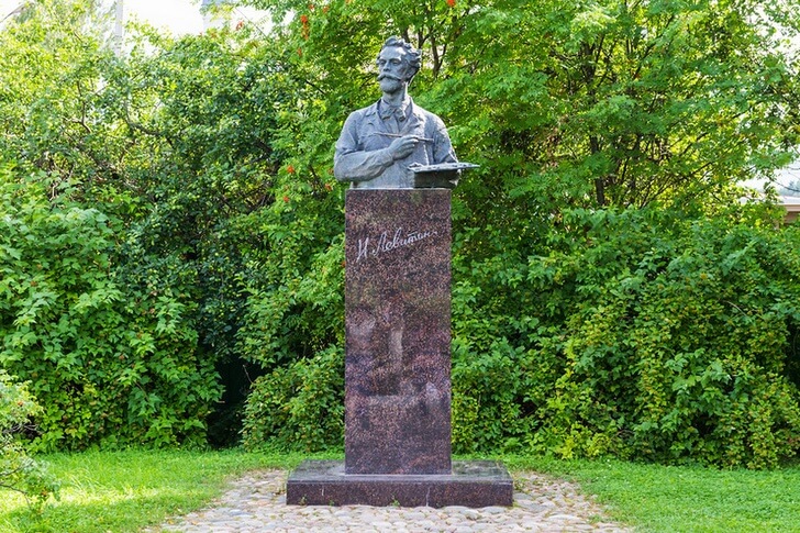 Памятник Исааку Левитану.