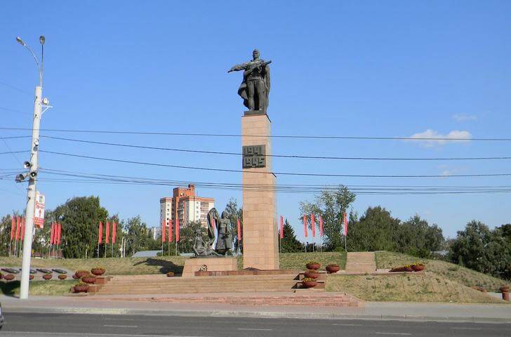 Мемориал героям фронта и тыла.