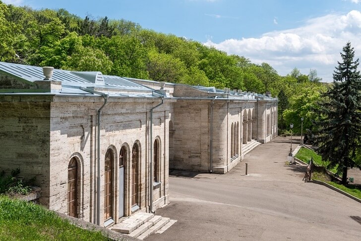 Академическая галерея.
