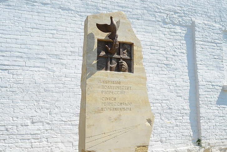 Памятник жертвам политических репрессий.