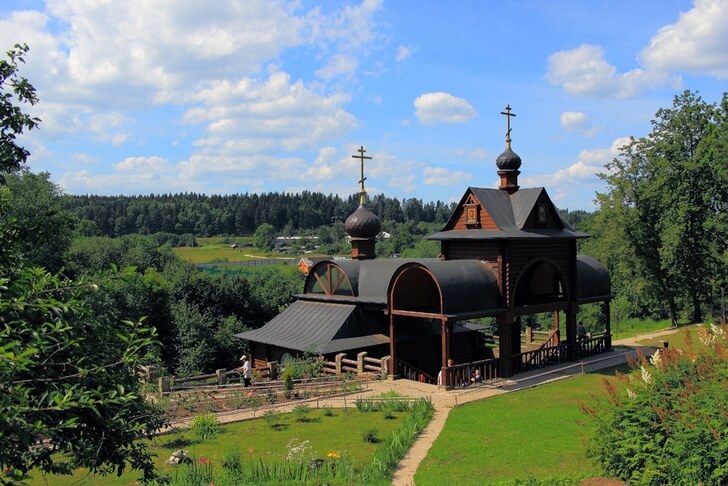 Святой источник-купальня.