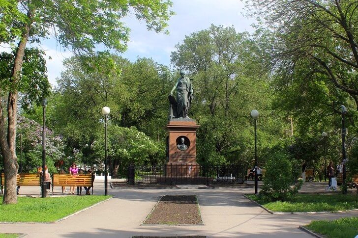 Памятник Николаю Карамзину.