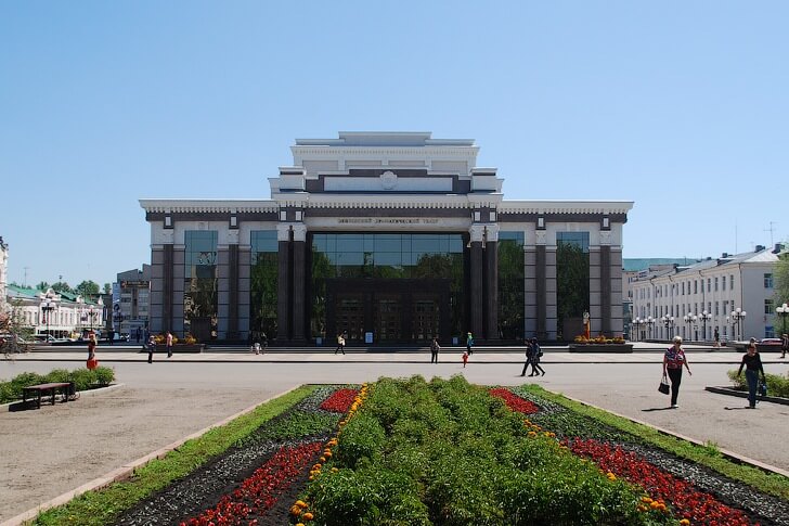 Драматический театр имени А. В. Луначарского.