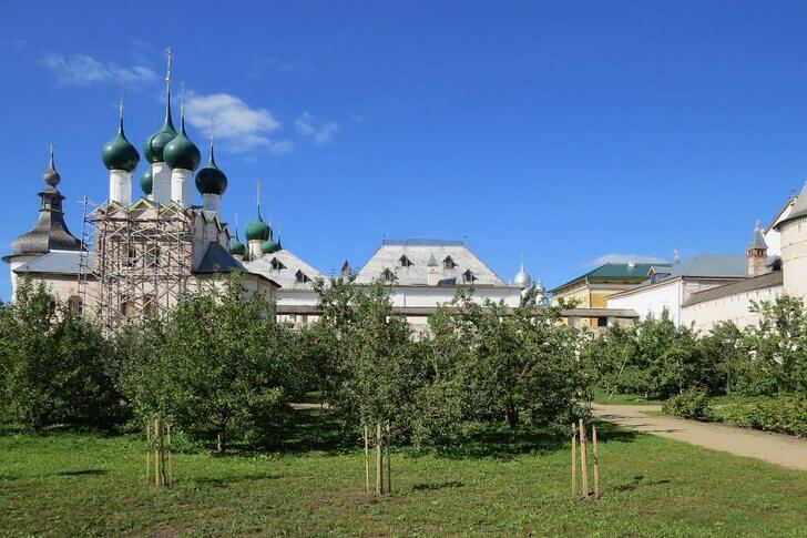 Митрополичий сад.