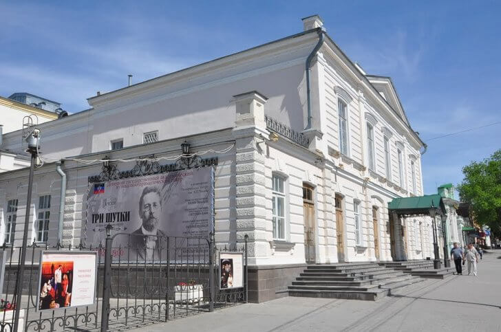 Драматический театр имени А. П. Чехова.