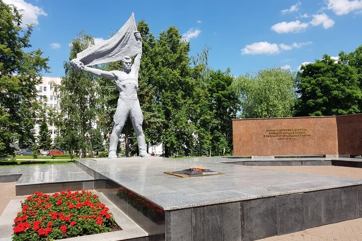Карлутская площадь.