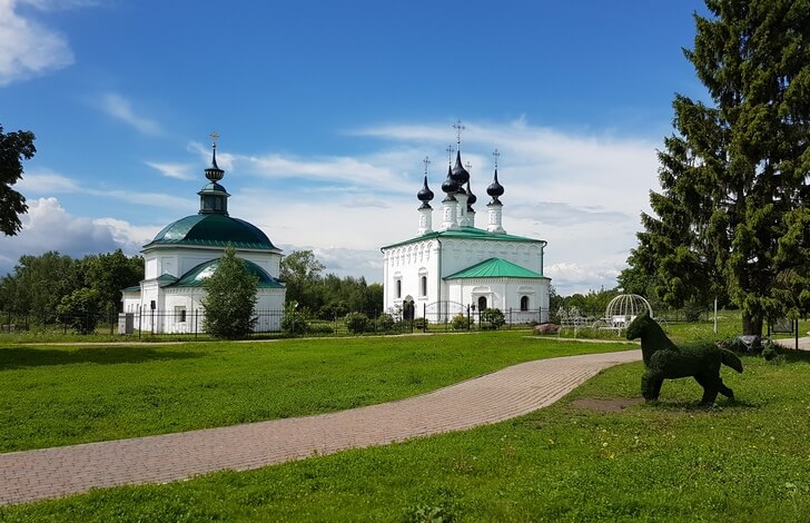 Входо-Иерусалимская и Пятницкая церкви.