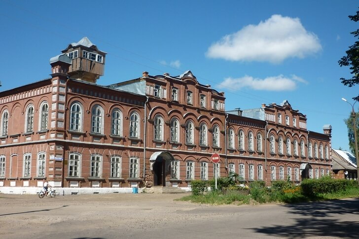 Здание бывшей городской управы.