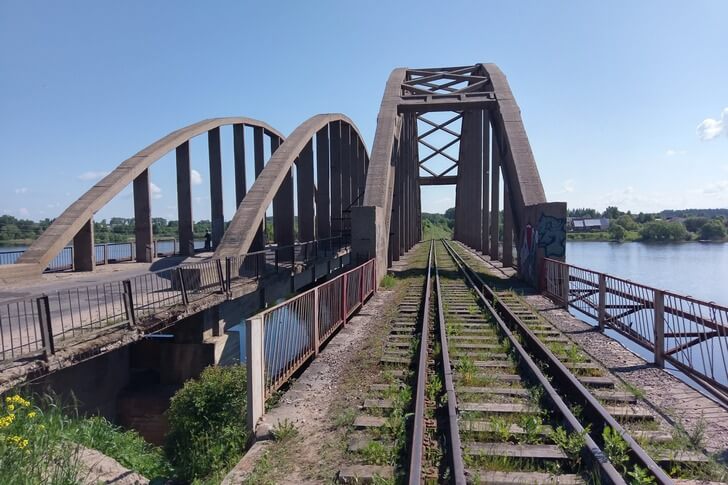 «Горбатый мост».