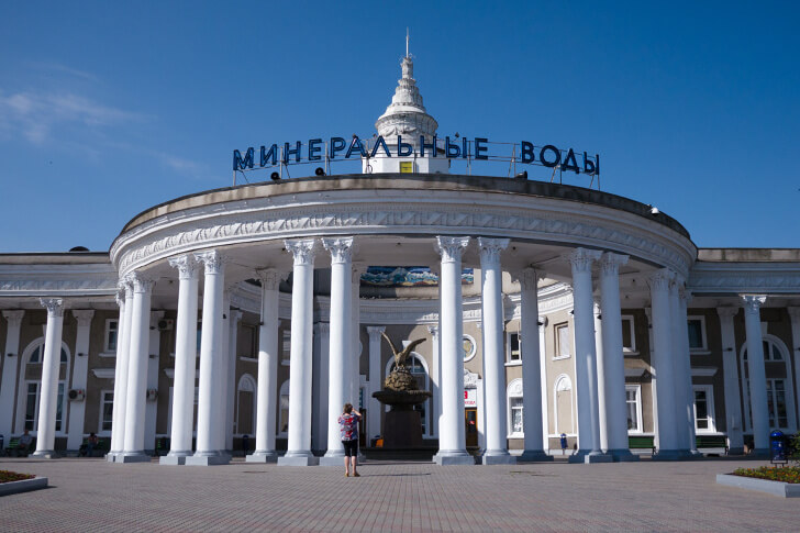 Скульптура орла.