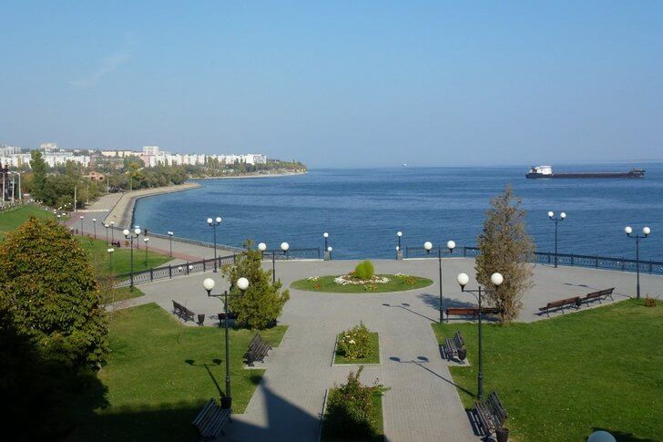 Городская набережная.