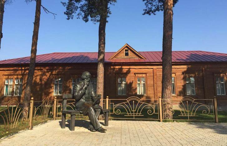 Музей уездной медицины им. В. М. Бехтерева.