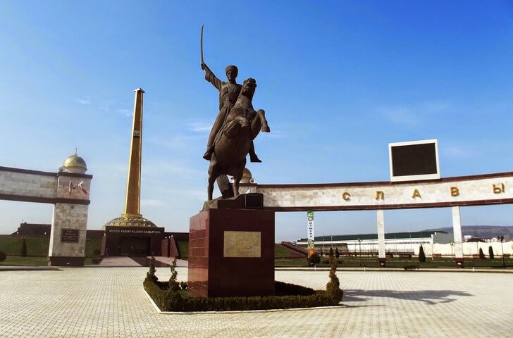 Мемориальный комплекс Славы им. А. Кадырова.