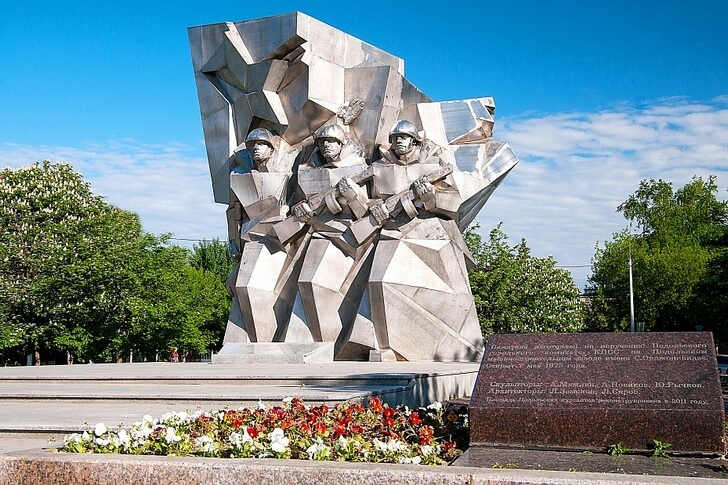 Памятник Подольским курсантам.