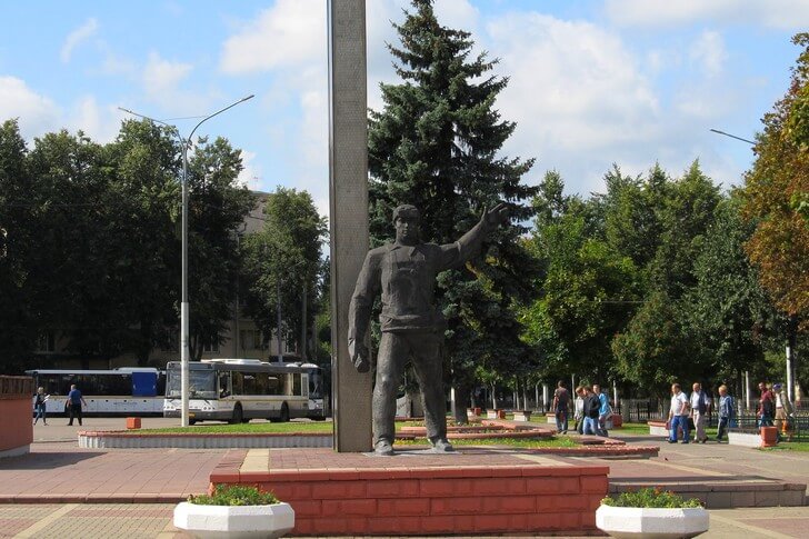 Скульптура «Подольск - город рабочего класса».