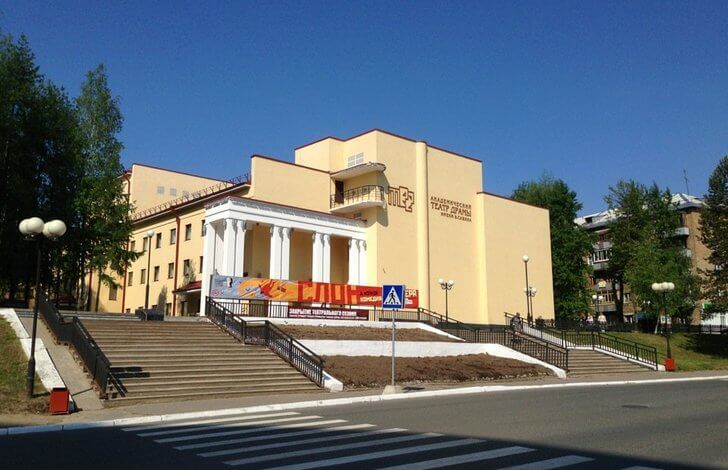 Театр драмы им. В. Савина.