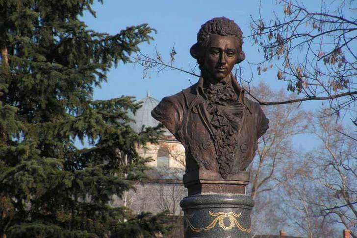 Памятник Н. А. Львову.