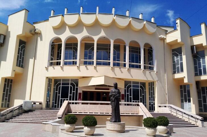 Кумыкский театр имени А. П. Салаватова.