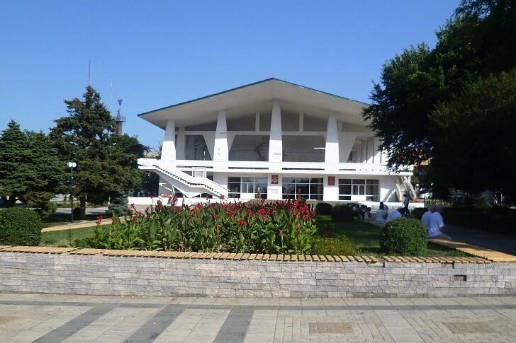 Аварский театр имени Гамзата Цадасы.