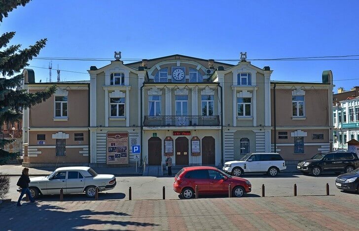 Русский театр имени Е. Вахтангова.