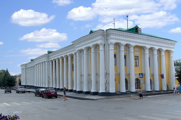 Здание Гостиного двора