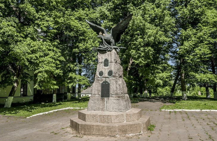 Памятник «Доблестным предкам».