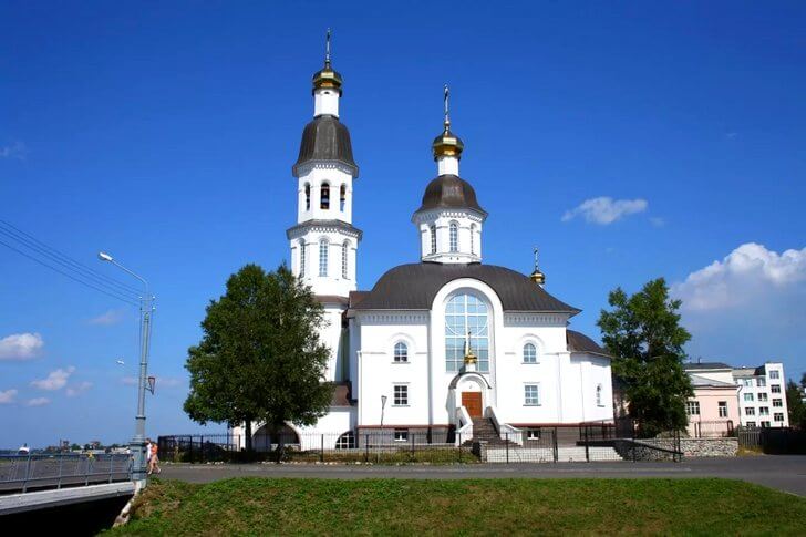 Успенская церковь.
