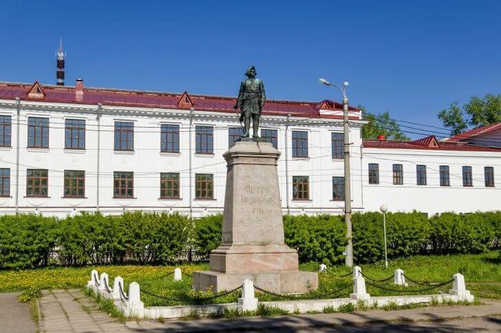 Памятник Петру I.