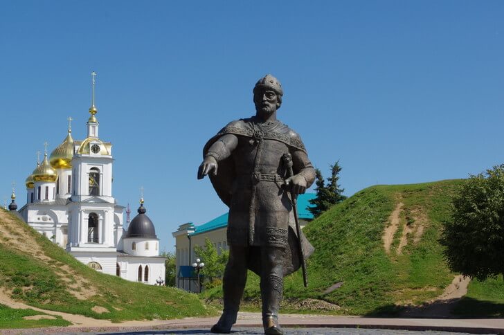 Памятник Юрию Долгорукому.