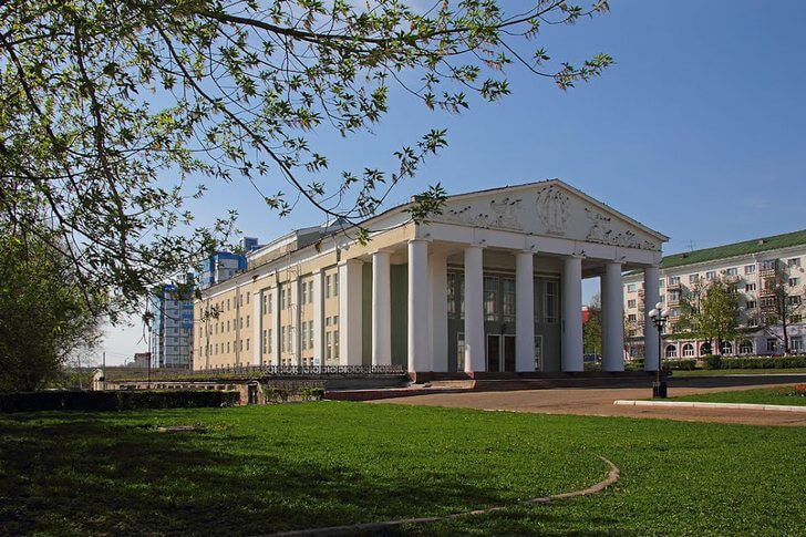 Русский драматический театр.