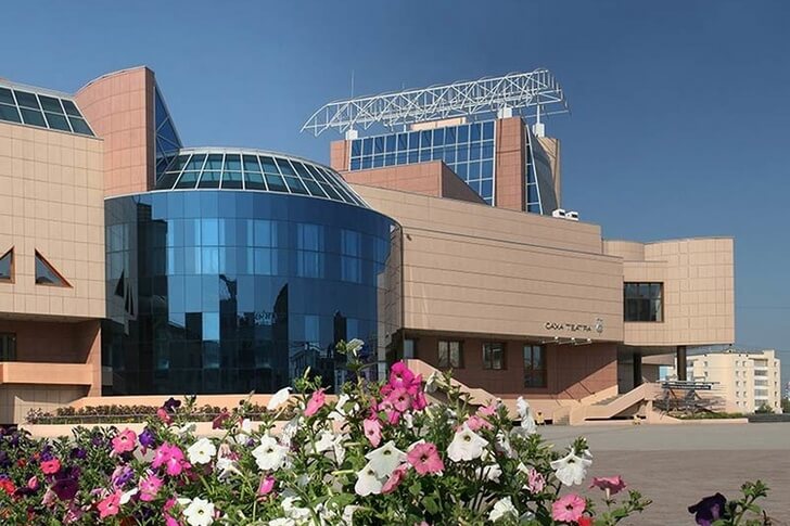 Саха академический театр имени П. А. Ойунского.