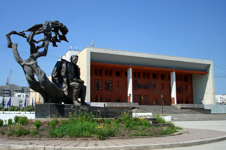 Якутский театр оперы и балета.