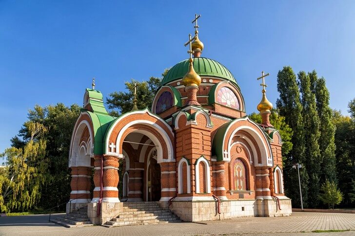 Храм-часовня Петра и Павла.