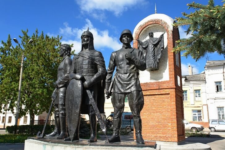 Памятный знак в честь 850-летия Ельца.