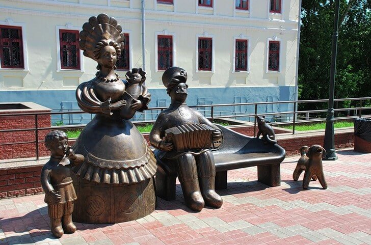 Скульптурная композиция «Семья».